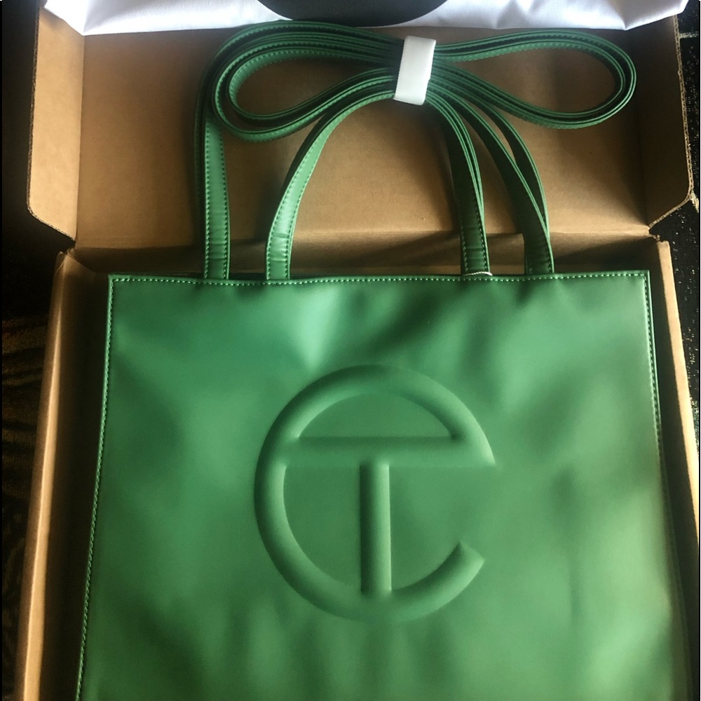 Telfar Leaf medium